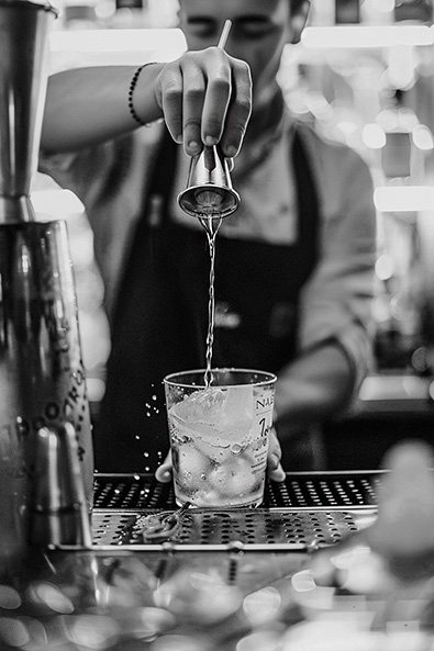 with-preset-bartender-mixing-cocktail